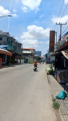 ផ្ទះជួល អាជីវកម្ម នៅបឹងទំពុន 1 ស្ថិតលើផ្លូវធំ ទីតាំងល្អសម្រាប់រកស៊ី ជាពិសេសមានចំណូលមុខផ្ទះស្រាប់