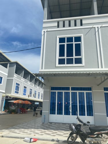 ផ្ទះកែងទុលមុខនឹងរោងចក្ររួចរាល់100%លក់បង្ហើយ1ល្វែងចុងក្រោ