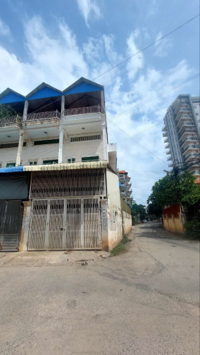 ផ្ទះជួល អាជីវកម្ម ផ្ទះកែង ក្បែរផ្លូវ 317 សង្កាត់បឹងទំពុន 1សាកសមសម្រាប់បើកហាង ការិយាល័យ ឬ អាជីវកម្ម