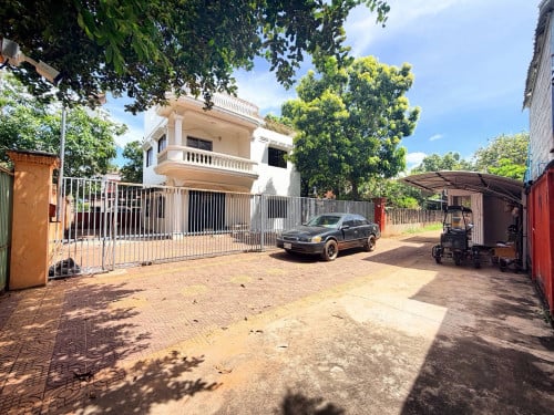 ផ្ទះជួល កណ្តាលក្រុង ជិត ស្តុប វត្ត ដំណាក់ 3Room