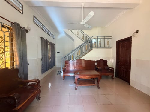 ផ្ទះជួល កណ្តាលក្រុង ជិត ស្តុប វត្ត ដំណាក់ 3Room