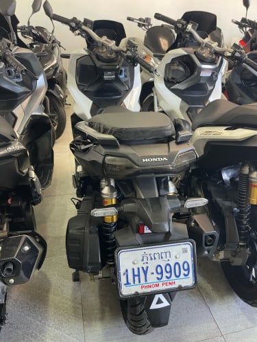 ស្អាត់បងៗADV150cc