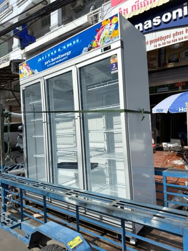 ទូក្លាសេ Auto cool ទ្វារបី ទើបទិញថ្មីបាន ១ ខែ ធានា២ឆ្នាំTelegram 081918518