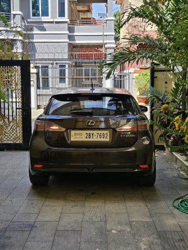 ឡានលក់CT200hពិន្ទុ 73