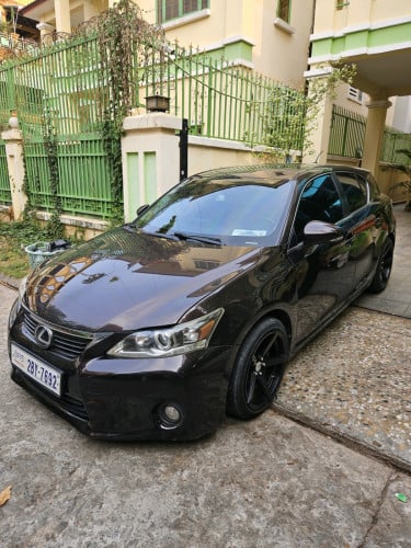 ឡានលក់CT200hពិន្ទុ 73