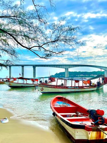 ទូកស្ទូចត្រី fishing boat