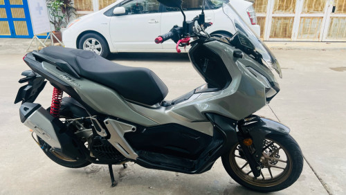 ម៉ូតូលក់ Honda ADV ជប៉ុន ឆ្នាំ2022 $3,900 ពណ៌ស៊ីម៉ង់