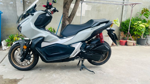 ម៉ូតូលក់ Honda ADV ជប៉ុន ឆ្នាំ2022 $3,900 ពណ៌ស៊ីម៉ង់
