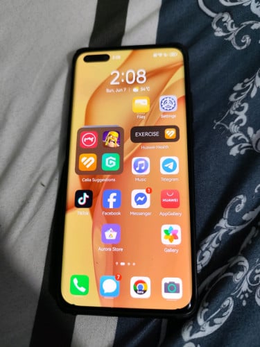 ចង់លក់ huawei p40 pro ប្រើស្រួលគ្មានបញ្ហាអ្វីទេអុចអេក្រង់បន្តិចដូចរូប