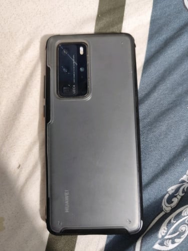 ចង់លក់ huawei p40 pro ប្រើស្រួលគ្មានបញ្ហាអ្វីទេអុចអេក្រង់បន្តិចដូចរូប