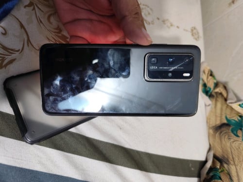 ចង់លក់ huawei p40 pro ប្រើស្រួលគ្មានបញ្ហាអ្វីទេអុចអេក្រង់បន្តិចដូចរូប