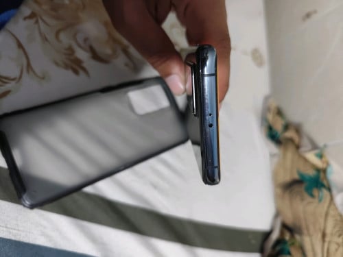 ចង់លក់ huawei p40 pro ប្រើស្រួលគ្មានបញ្ហាអ្វីទេអុចអេក្រង់បន្តិចដូចរូប