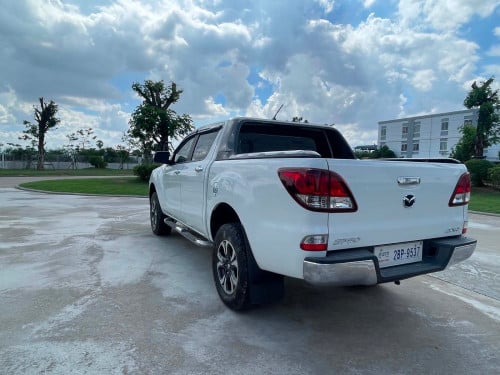 លក់ឡានMazda លេខដៃប៉ុង2ឆ្វេងសុីនអត់បុកអត់ប៉ះឯកសារគ្រប់