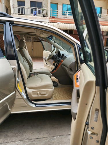 លក់RX300 ឆ្នាំ03 ខ​ច.រំលោះសុទ្ធរឺវ៉ៃដូរបាន.គ្រប់សារីនឹងខេត្ត