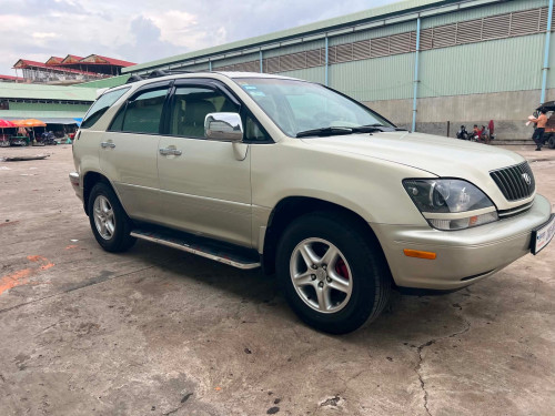 ឡានលក់ប្រញ៉ាប់លុយបងប្អូនRx300 P1 2000☎️🩷0886460928