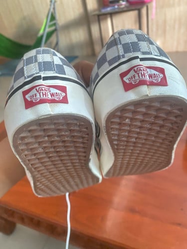 ស្បែកជេីងបុរស VANS