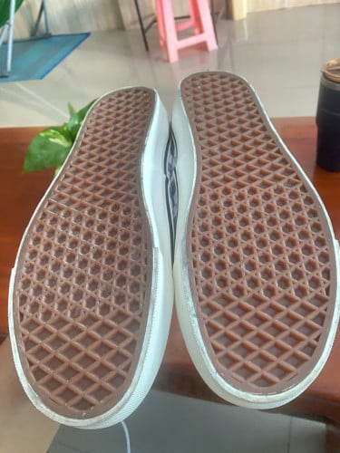 ស្បែកជេីងបុរស VANS