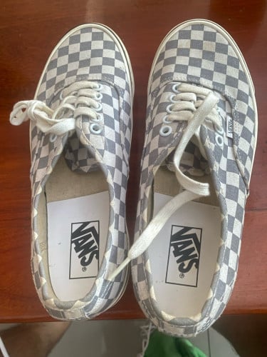 ស្បែកជេីងបុរស VANS