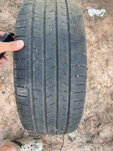 215/45R18 សំបក​ខ្មែរ​ 1គ្រាប់​ 25$​ ដឺលេ​2025