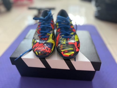 Adidas’s Messi Barcelona 19.3 នៅស្អាត 38.50