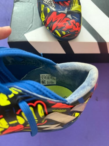 Adidas’s Messi Barcelona 19.3 នៅស្អាត 38.50