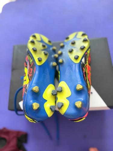 Adidas’s Messi Barcelona 19.3 នៅស្អាត 38.50