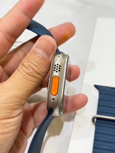 Apple Watch Ultra 99% battery 98%