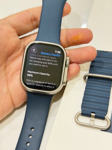 Apple Watch Ultra 99% battery 98%