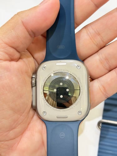 Apple Watch Ultra 99% battery 98%