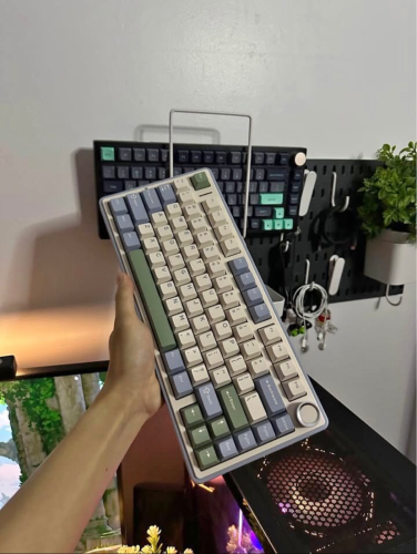 Aula F75 99% good condition