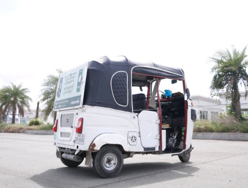 Bajaj RE 021