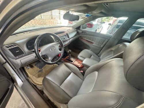 Camry 03 XLE full option ប្រភេទឡានស្អាតគ្រឿងក្រោមហាប់