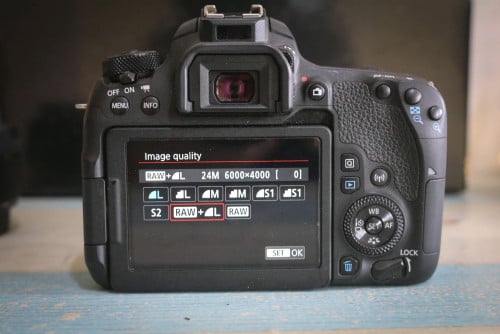 Canon 77D + lense 18-135mm