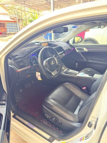 CT 200h 2012 For Rent /出租