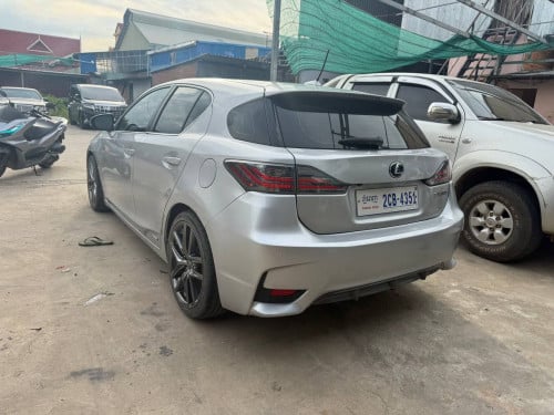 CT 200h 2012 For Rent /出租