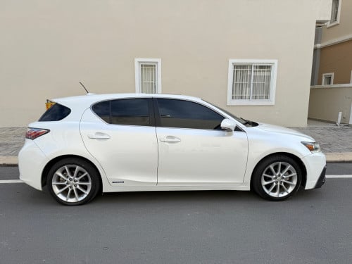Ct200h full premium ឡានថ្មី