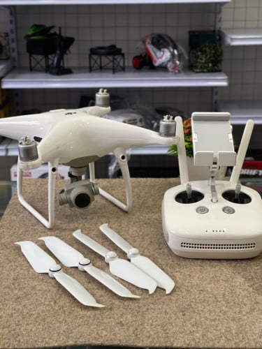 DJI Phantom 4 Pro V2 មួយទឹក