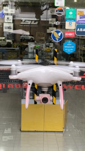 DJI Phantom 4 Pro V2 មួយទឹក