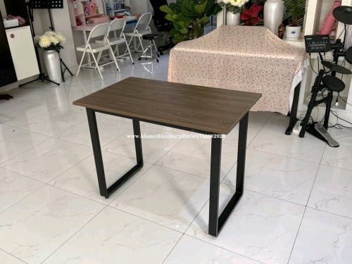 Folding table