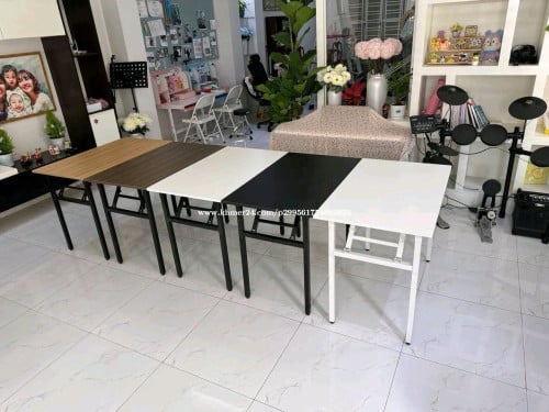 Folding table