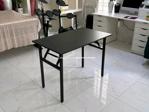 Folding table