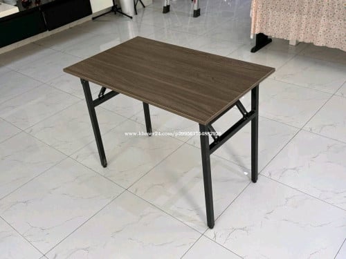 Folding table