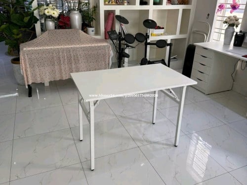 Folding table