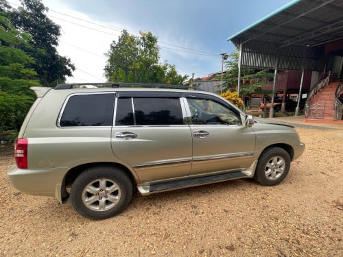Highlander ឆ្នាំ 03 ប៉ុង 2 V6 4WD