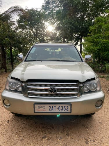 Highlander ឆ្នាំ 03 ប៉ុង 2 V6 4WD