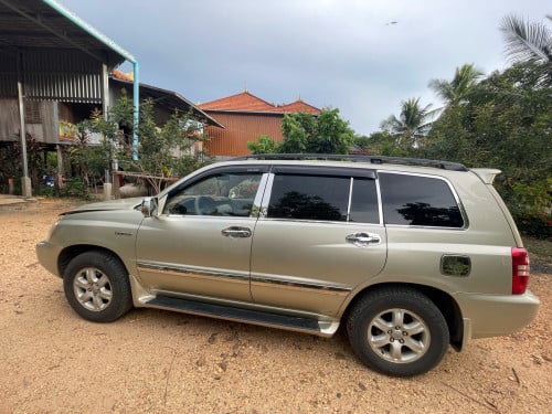 Highlander ឆ្នាំ 03 ប៉ុង 2 V6 4WD