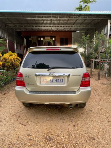 Highlander ឆ្នាំ 03 ប៉ុង 2 V6 4WD