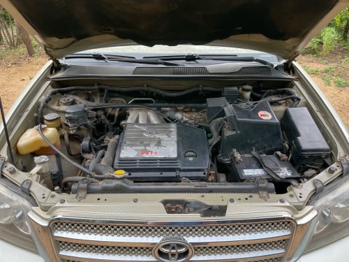 Highlander ឆ្នាំ 03 ប៉ុង 2 V6 4WD