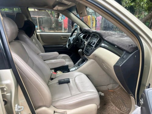 Highlander V6 តម្លៃធូរ