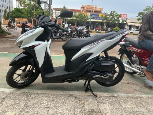 Honda Click 2021y ម៉ូតូសន្នុំ ម៉ាស៊ីនស្អាតអត់រើរៀប តម្លៃពិសេស